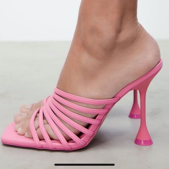 Pink heels - Picture 1 of 4